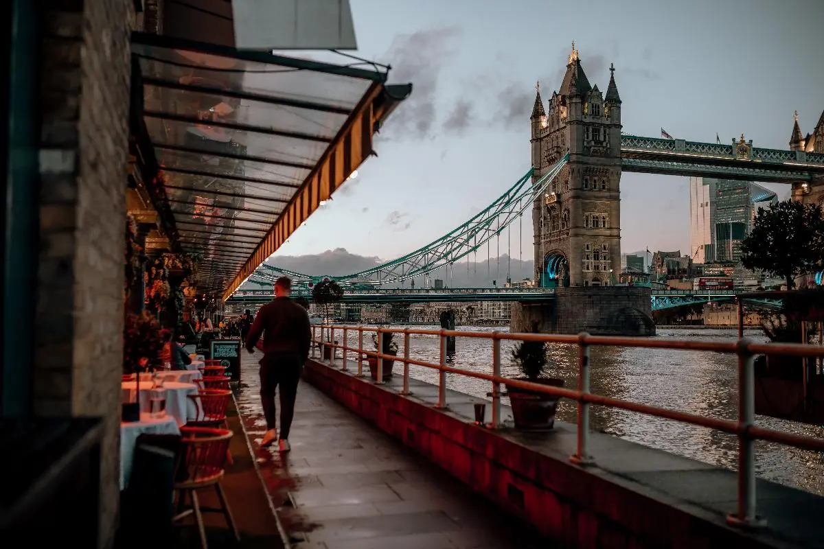 Londres à pied : Les meilleurs circuits pédestres pour explorer la ville