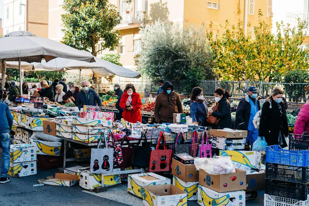 Onde fazer compras de lembranças em Roma sem gastar muito