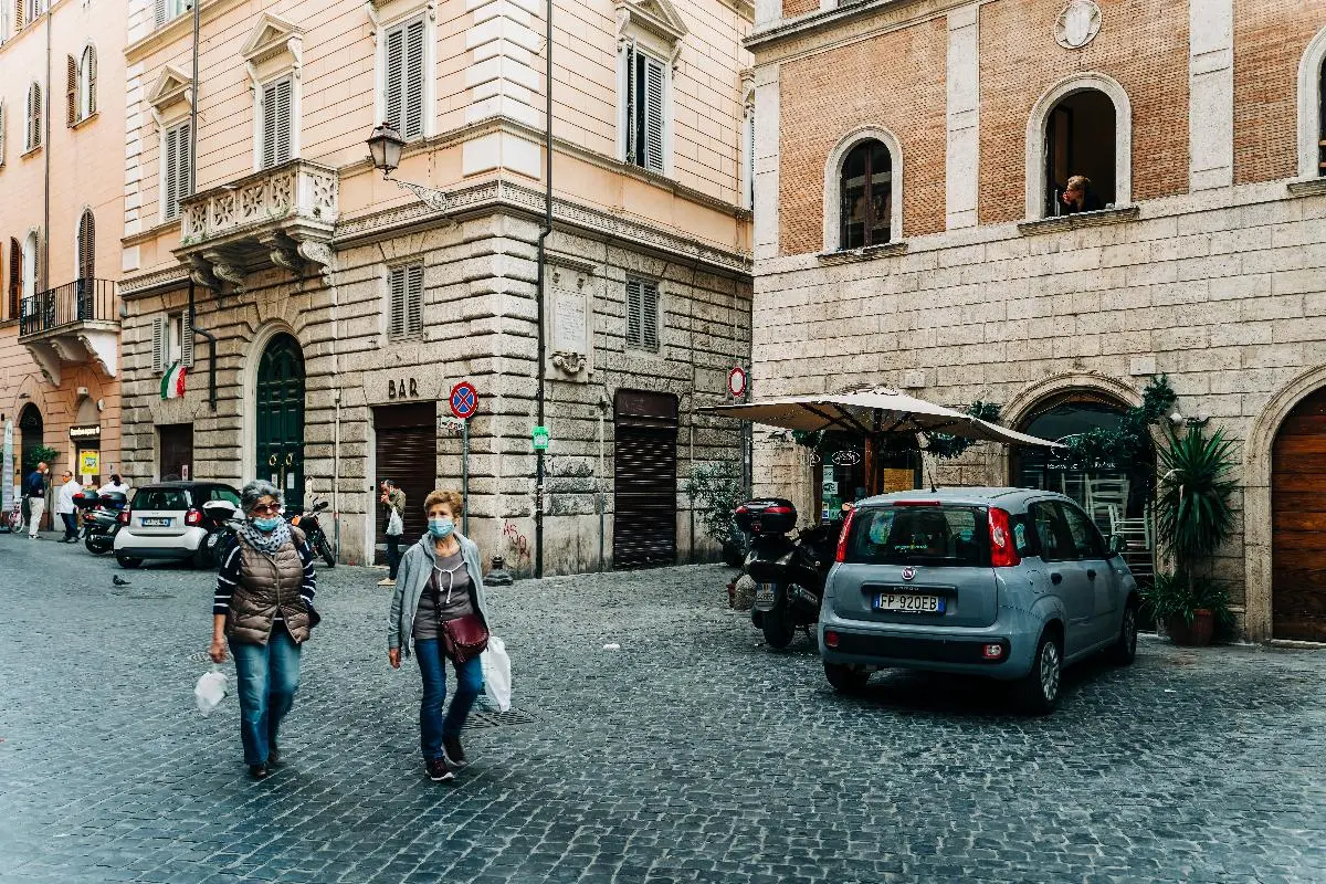 Onde fazer compras de lembranças em Roma sem gastar muito