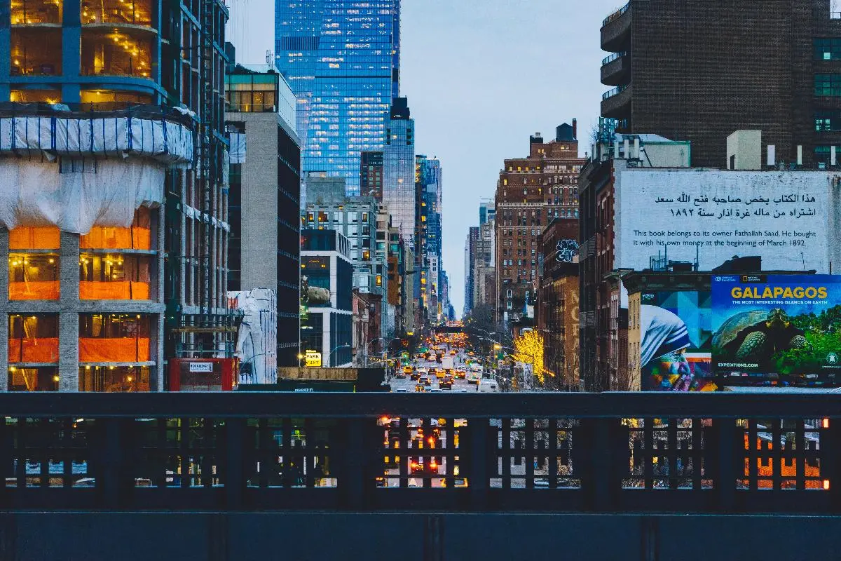 High Line: A Unique Urban Park Experience in New York City