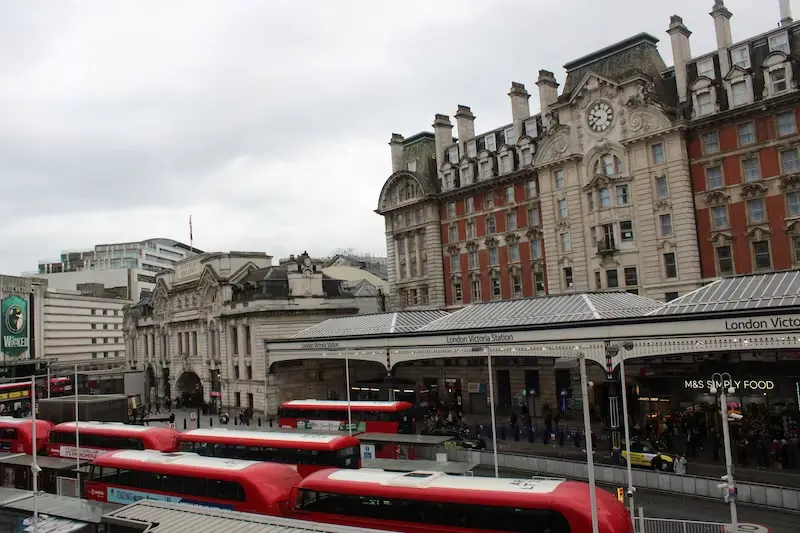 Où manger et faire du shopping à la gare Victoria