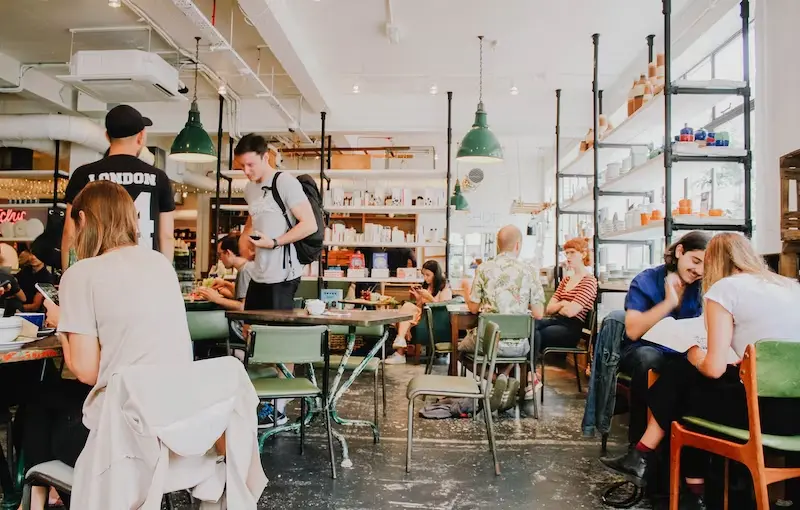 8 restaurants et cafés économiques près de la gare Victoria