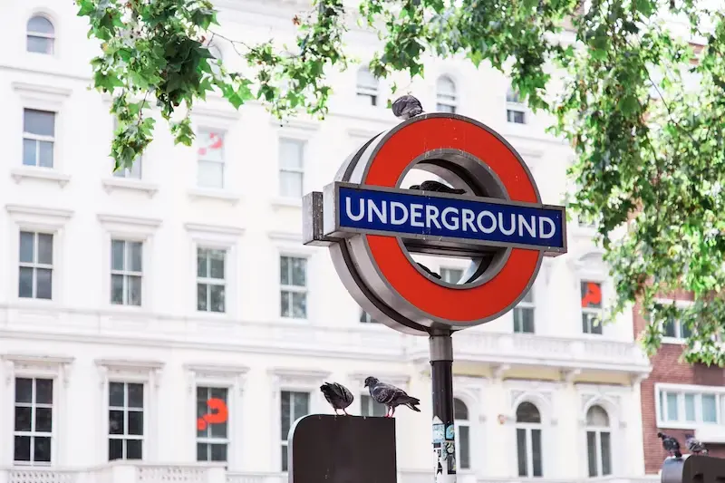 Nannybag - Essential Tips for Efficient Connections at Victoria Station