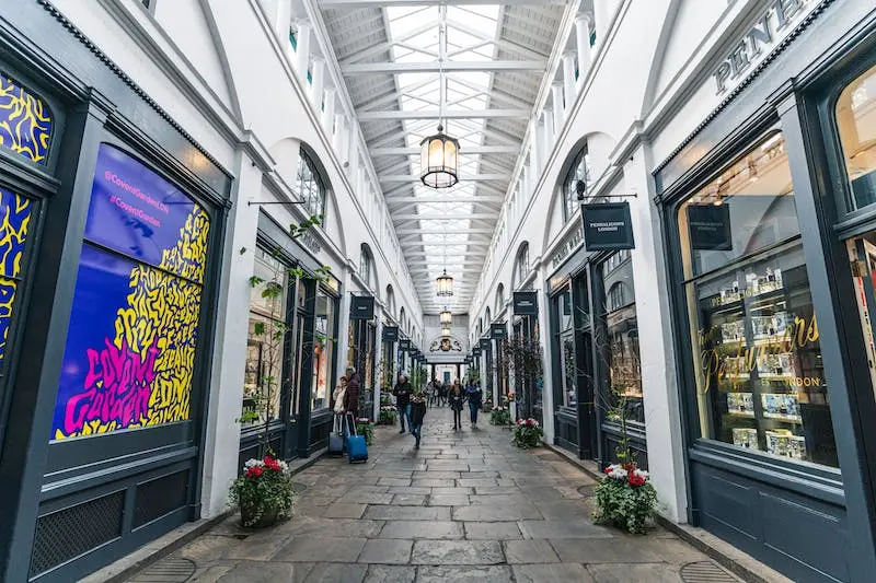 Victoria Station: Wskazówki dotyczące kupowania niedrogich pamiątek