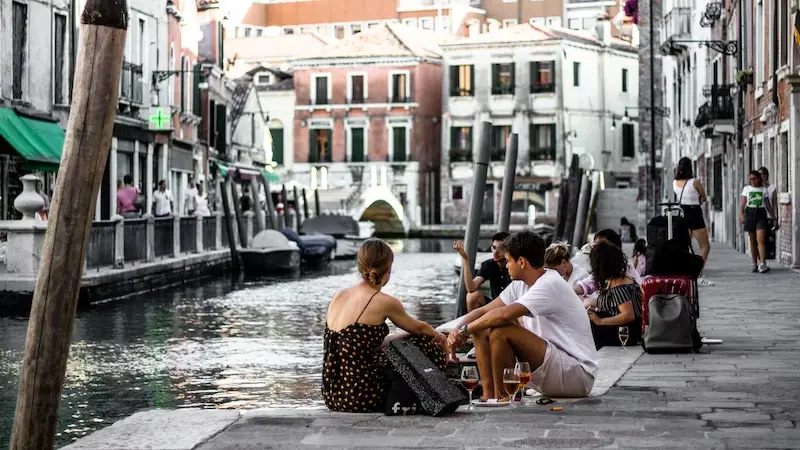 Vida nocturna de Veneza: 15 bares e locais para espectáculos ao vivo