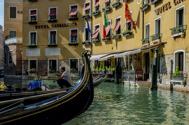 Cómo moverse por Venecia: Vaporetto y góndolas