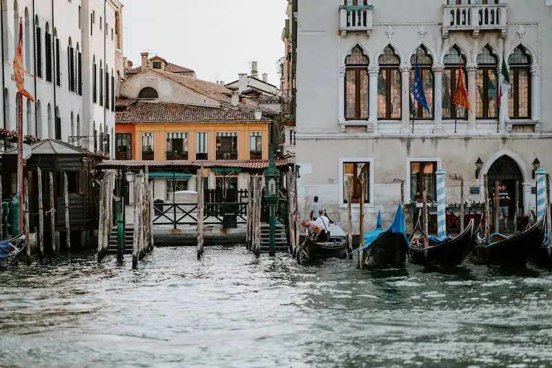 How To Book Budget-Friendly Accommodation In Venice