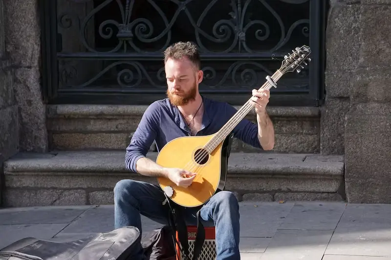 16 Locais de Fado que Definem a Cena Musical de Lisboa