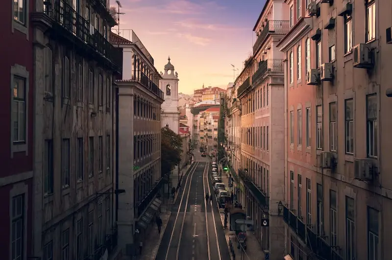 Poznawanie lizbońskich dzielnic Alfama i Bairro Alto