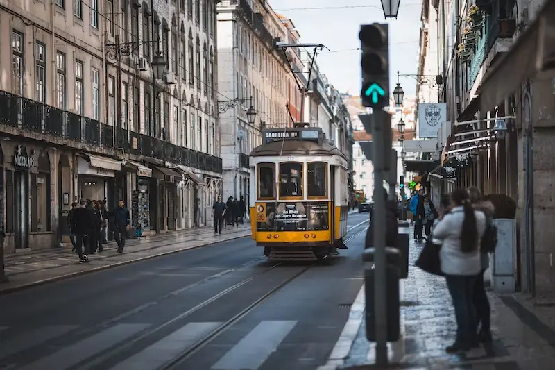 Dicas para Usar o Transporte Público de Lisboa com Economia