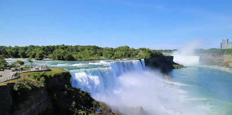 Más allá de Toronto: 10 lugares que visitar cerca de Toronto