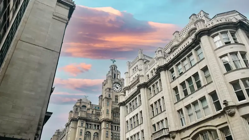 Catedral de Liverpool e Igreja de São Lucas bombardeada