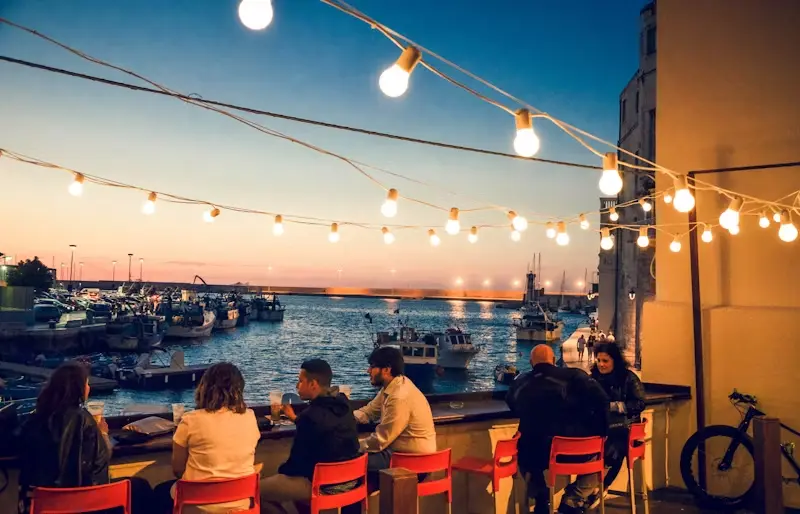 Découvrez la promenade du front de mer de Bari et la cuisine locale