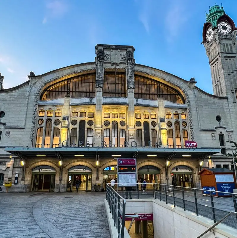 Depósitos Bagagens Estação de Rouen Rive Droite